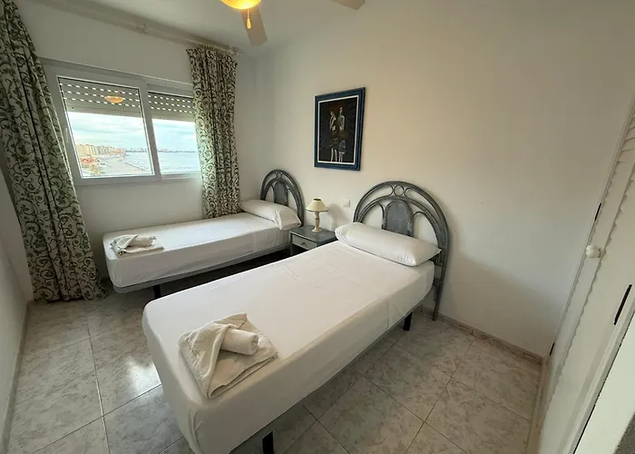 Morena Frente Al Mar Mediterraneo *