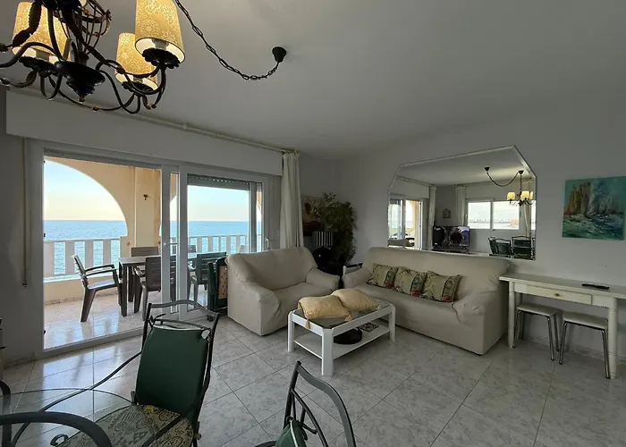 Morena Frente Al Mar Mediterraneo *