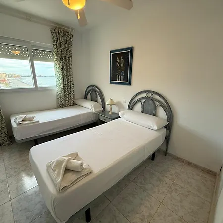 Morena Frente Al Mar Mediterráneo *