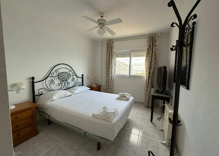 Morena Frente Al Mar Mediterraneo 拉曼加戴尔马尔梅纳