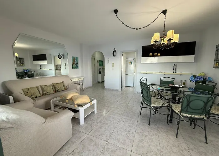 Morena Frente Al Mar Mediterraneo 拉曼加戴尔马尔梅纳